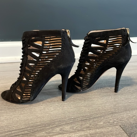 Nine West 3”suede lace up heels. Zipper back - Picture 11 of 11